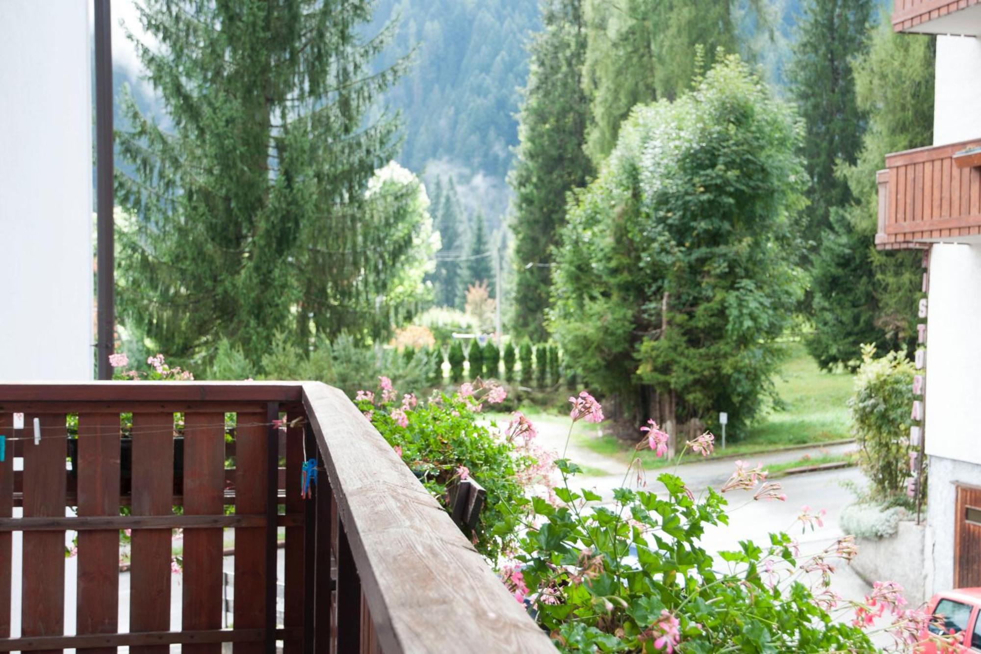 Bed and Breakfast Garni Mariolina Falcade Exterior foto